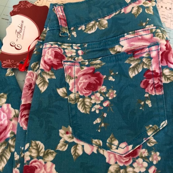 NEW WITH TAGS FLORAL SKINNY JEANS - Picture 2 of 7